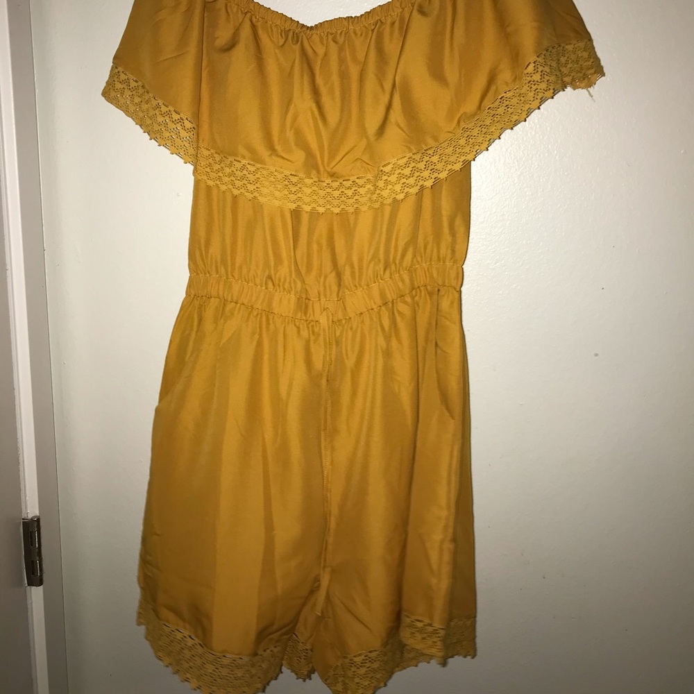 Style house gold/yellow romper